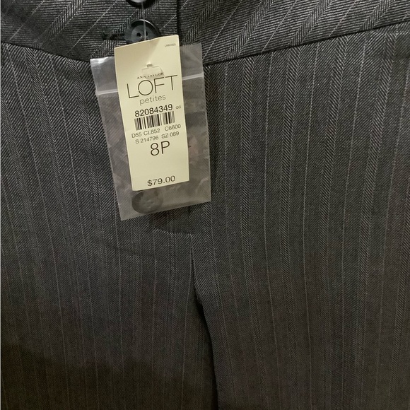 Loft Trouser
Size 8P
NWT DARK GREY,LIGHT GREY AND PINK Pinstripe - Picture 1 of 6